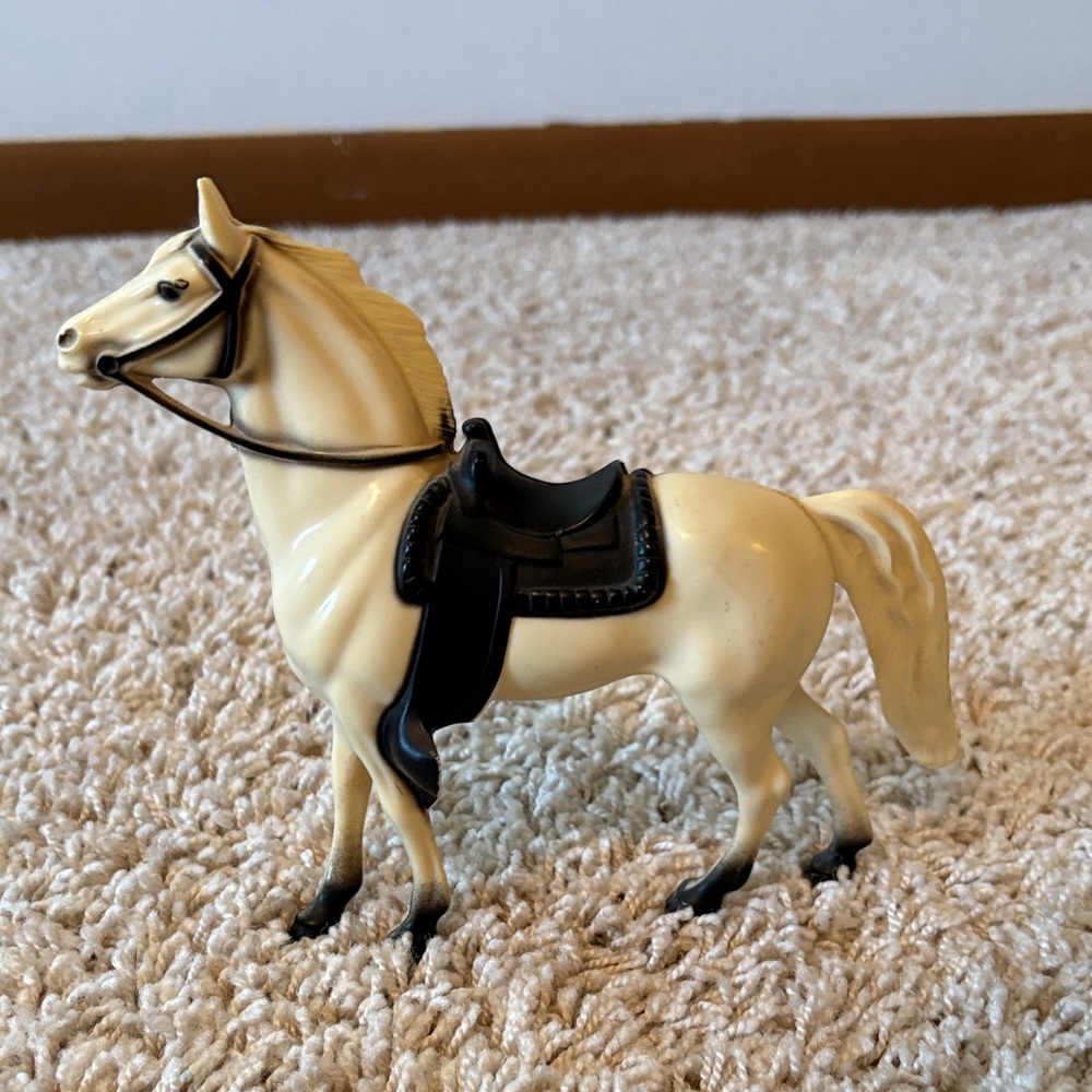 Vintage Hartland plastic Cream Toy Horse with Black Saddle